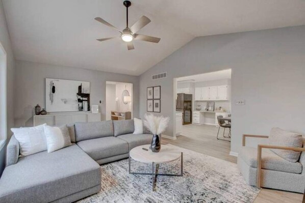 TV, table tennis - 30 acre park in your back yard! (Westfield)