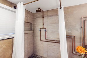 Hair dryer, towels - Historic cottage in great location with shared sauna, Ping-Pong, & mini-golf (Fort Lauderdale)