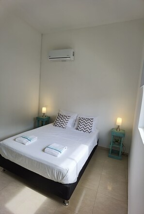 2 habitaciones, tabla de planchar con plancha, wifi y ropa de cama 