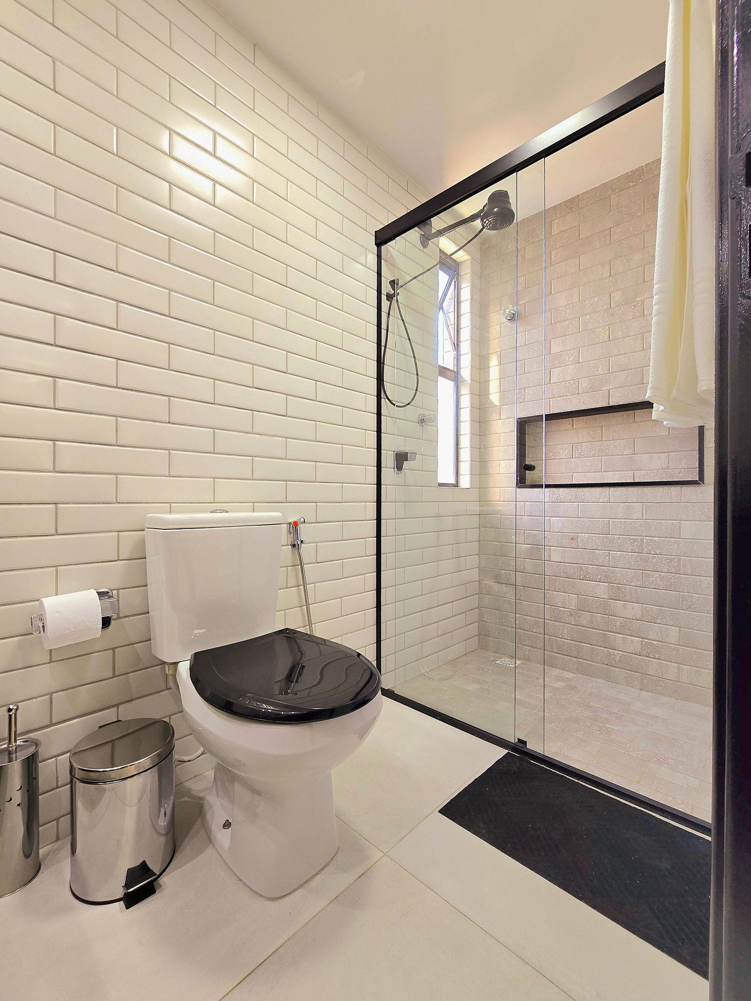 Basic Apartment | Bathroom