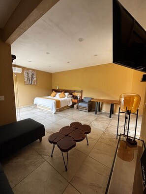 1 bedroom, down comforters, free WiFi