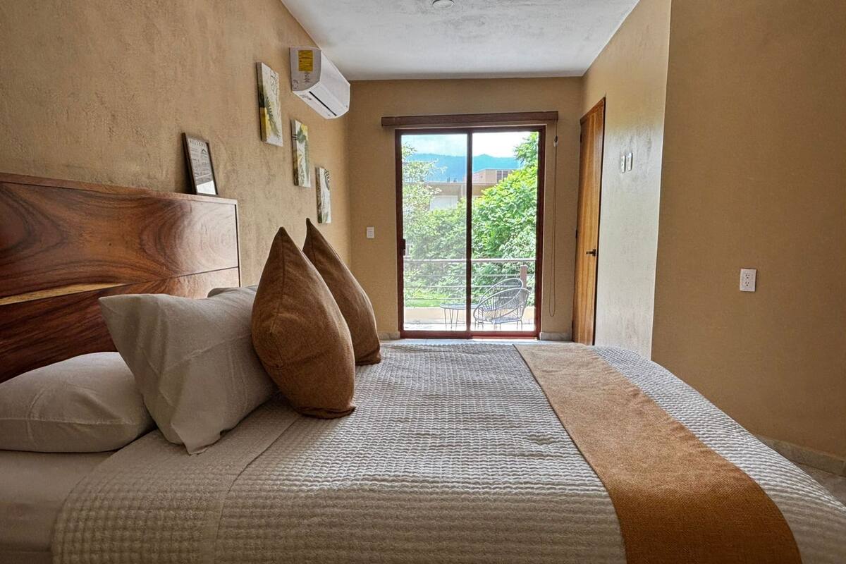 Comfort Room, 1 Queen Bed, Balcony, Mountain View | 1 bedroom, down duvets, free WiFi