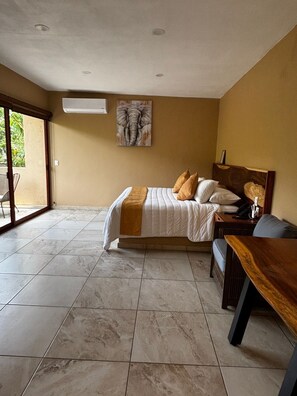 1 bedroom, down comforters, free WiFi