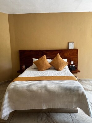 Comfort Room, 1 Queen Bed, Balcony, Mountain View | 1 bedroom, down comforters, free WiFi - Hotel Villas Ecuestre Tepoztlán (Tepoztlán)