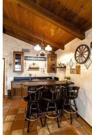 Interior - Tranquil Retreat with Game Room & Stunning Views. (Lucerne Valley)