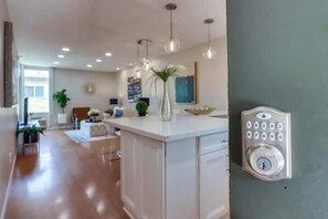 Interior - Gated Condo Free Parking by Snapdragon Stadium (Riverside)