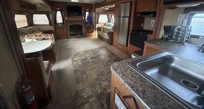 RV There Yet Roomy, Modern Camper on Lake Douglas near Gatlinburg & Pigeon Forge