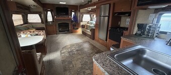RV There Yet Roomy, Modern Camper on Lake Douglas near Gatlinburg & Pigeon Forge