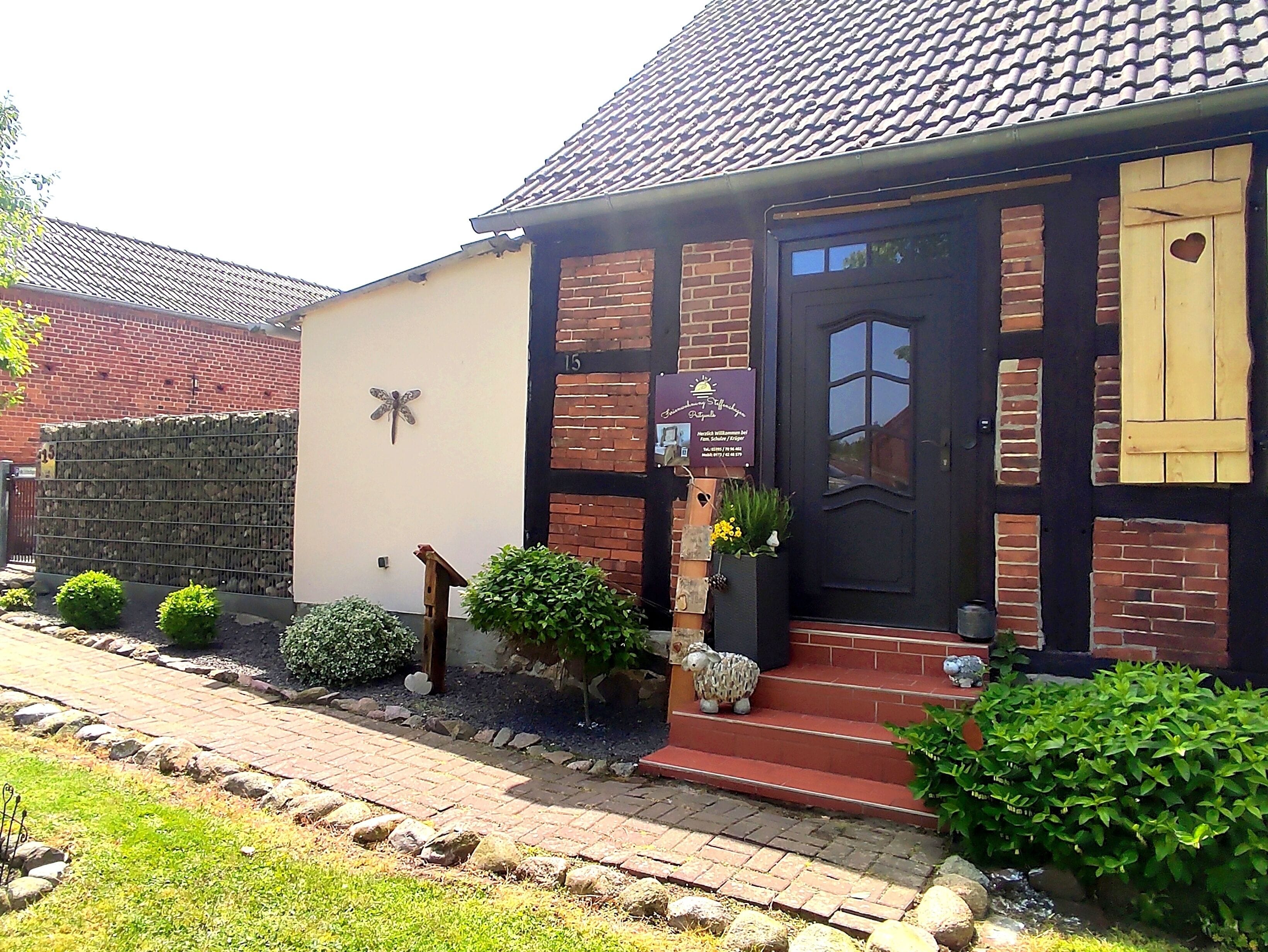 Außenbereich! Die Unterkunft ist über eine Außentreppe erreichbar. 