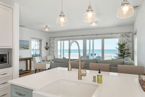 BLUE WAVE : Unique and cozy Beach House at Long Sand Beach in York!