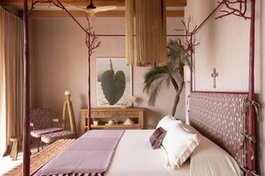 4 bedrooms, desk, iron/ironing board, travel crib