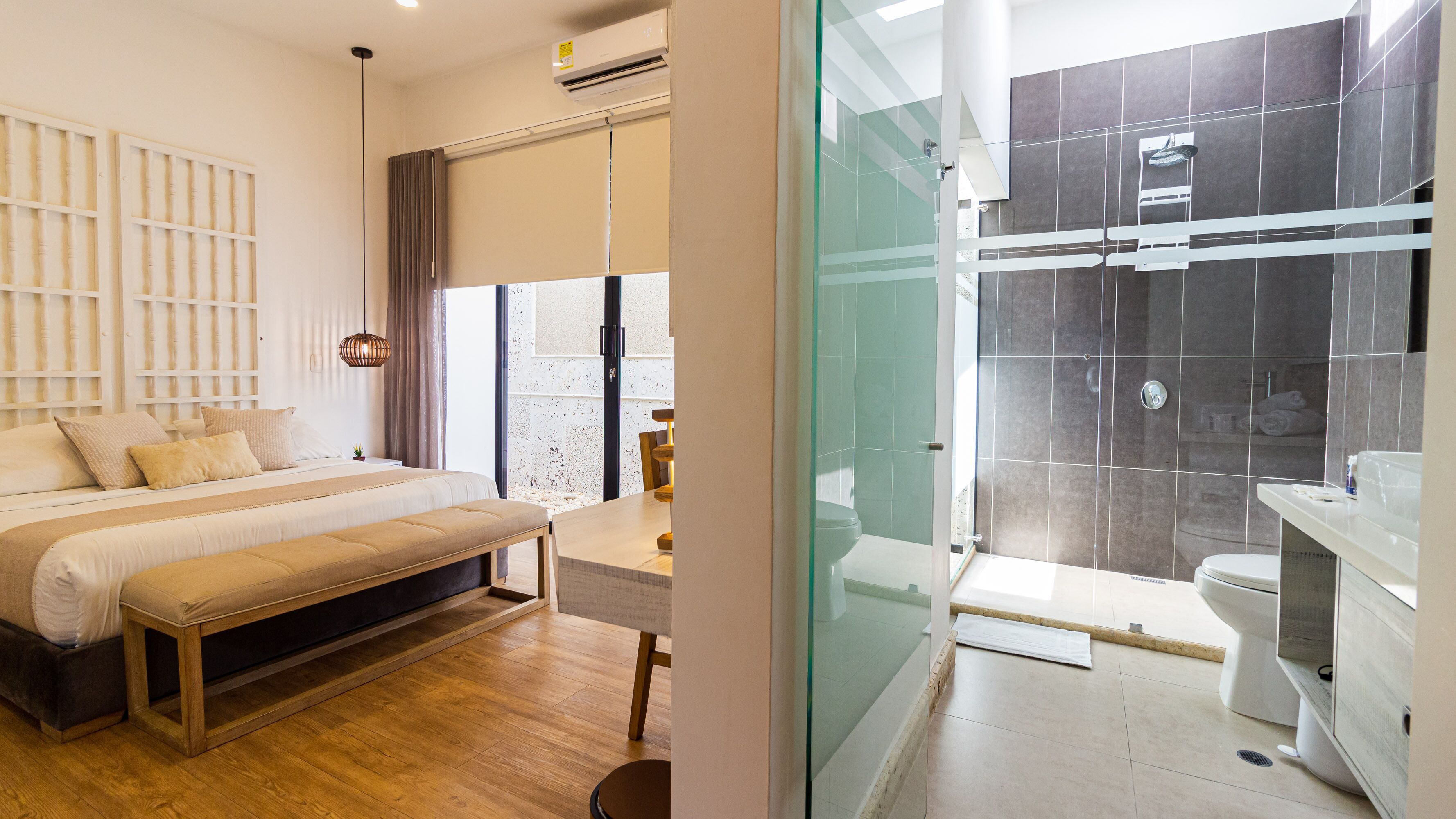 Standard Studio Suite | Bathroom