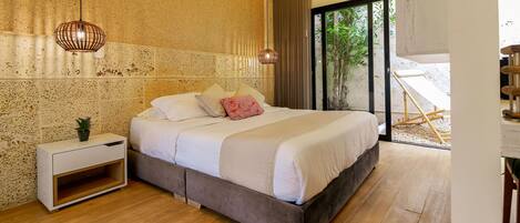 Studiosvit för familj | 1 sovrum, unika möbler, skrivbord och gratis wi-fi