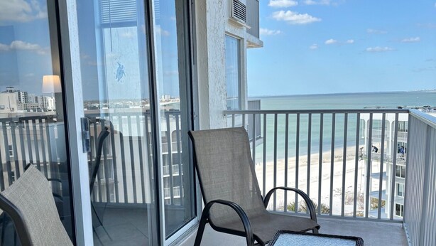 Property grounds - Fantastic Ft Myers Beachfront Condo! Flexible Check-in Dates and many amenities! (Fort Myers Beach)