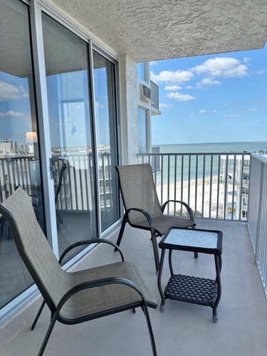 Fantastic Ft Myers Beachfront Condo! Flexible Check-in Dates and many amenities!