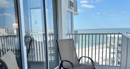 Fantastic Ft Myers Beachfront Condo! Flexible Check-in Dates and many amenities!