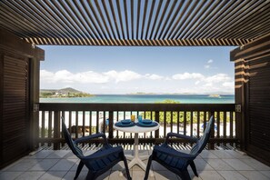 Outdoor dining - Sapphire Views: Premier Beachfront at Building A (St. Thomas)