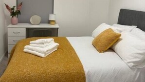 2 多间卧室、办公桌、熨斗/熨衣板、免费 WiFi