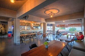 Restaurant - Pooltop Phnom Penh (Phnom Penh)