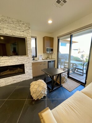 Smart TV, fireplace - Snow Canyon Escape (Ivins)