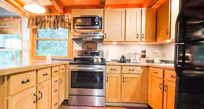 Northwoods Cabin - private beach access