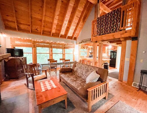 Northwoods Cabin - private beach access