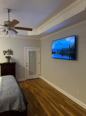 5 bedrooms, iron/ironing board, free WiFi, bed sheets