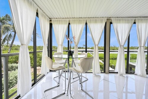 Large Groups/Bay Views, Boat dock,Walk To beach,Kayaks//Jacuzzi