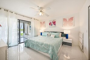 5 bedrooms, iron/ironing board, travel crib, free WiFi - Large Groups/Bay Views, Boat dock,Walk To beach,Kayaks//Jacuzzi (Fort Myers Beach)