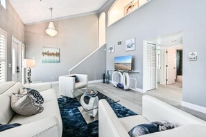 TV - Beautiful Bay Views&Sunsets 2/2Walk to beach/ Pets (Fort Myers Beach)