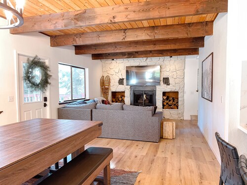 Luxe Twin Pines Cabin, Truckee