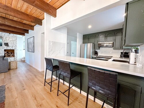 Luxe Twin Pines Cabin, Truckee