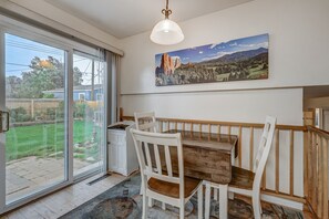 Family dining - Sherwood (Colorado Springs)
