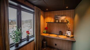 Suite Deluxe | 1 habitación, decoración personalizada, muebles diferentes y escritorio