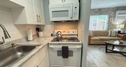 Spacious Cottage 1.5 Mi To Beach Kitchen W&D King Bed Dock On The Imperial River