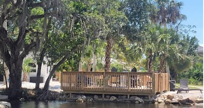 Spacious Cottage 1.5 Mi To Beach Kitchen W&D King Bed Dock On The Imperial River
