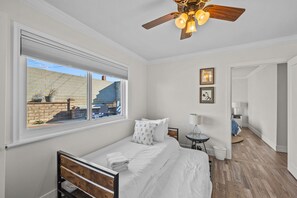 4 Schlafzimmer, Zimmersafe, Schreibtisch, kostenloses WLAN