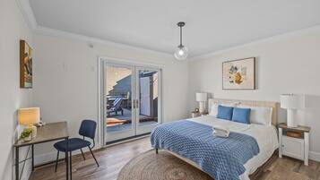 4 bedrooms, in-room safe, desk, free WiFi