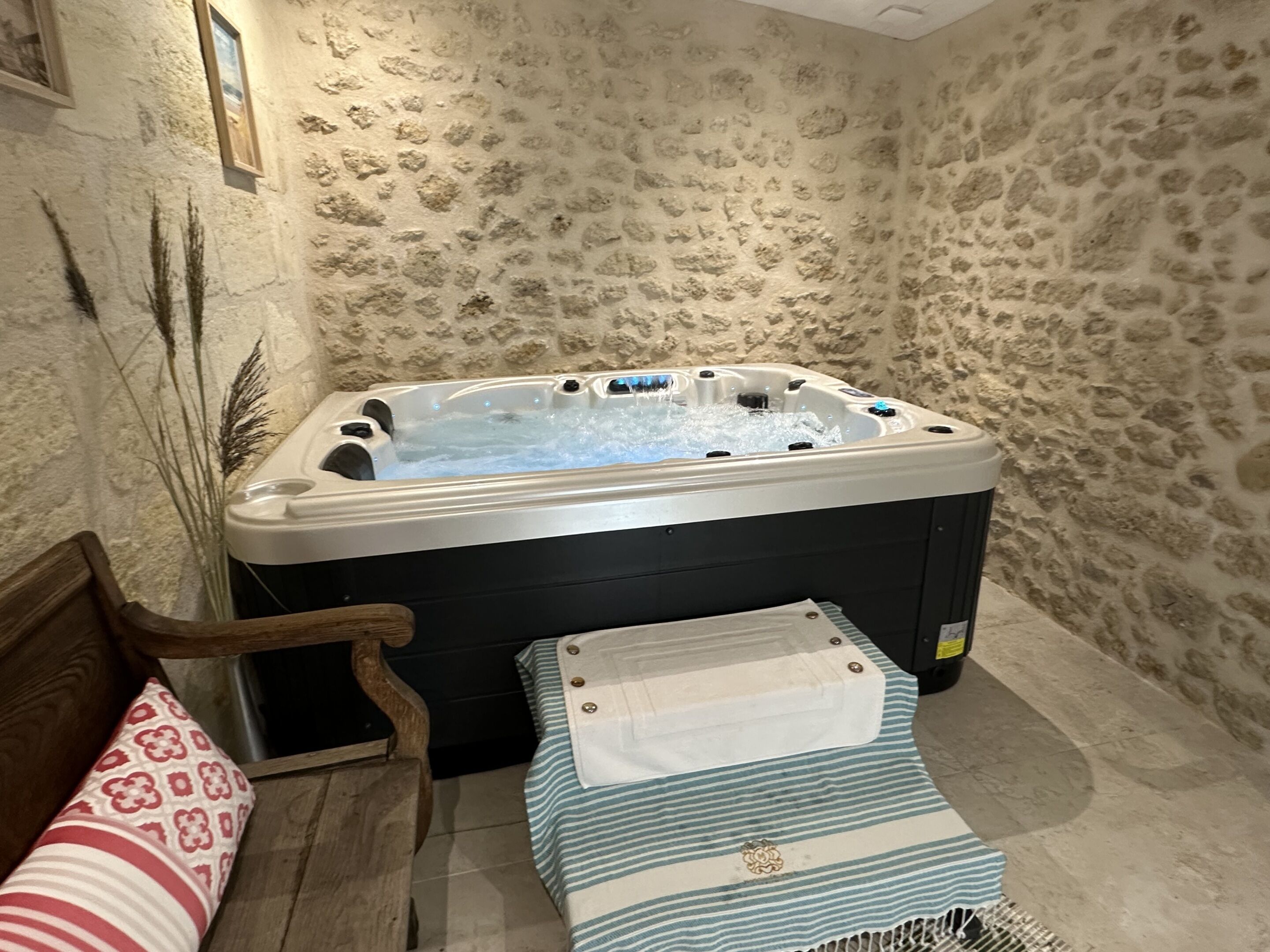 Bồn tắm spa trong nhà