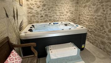 Indoor spa tub
