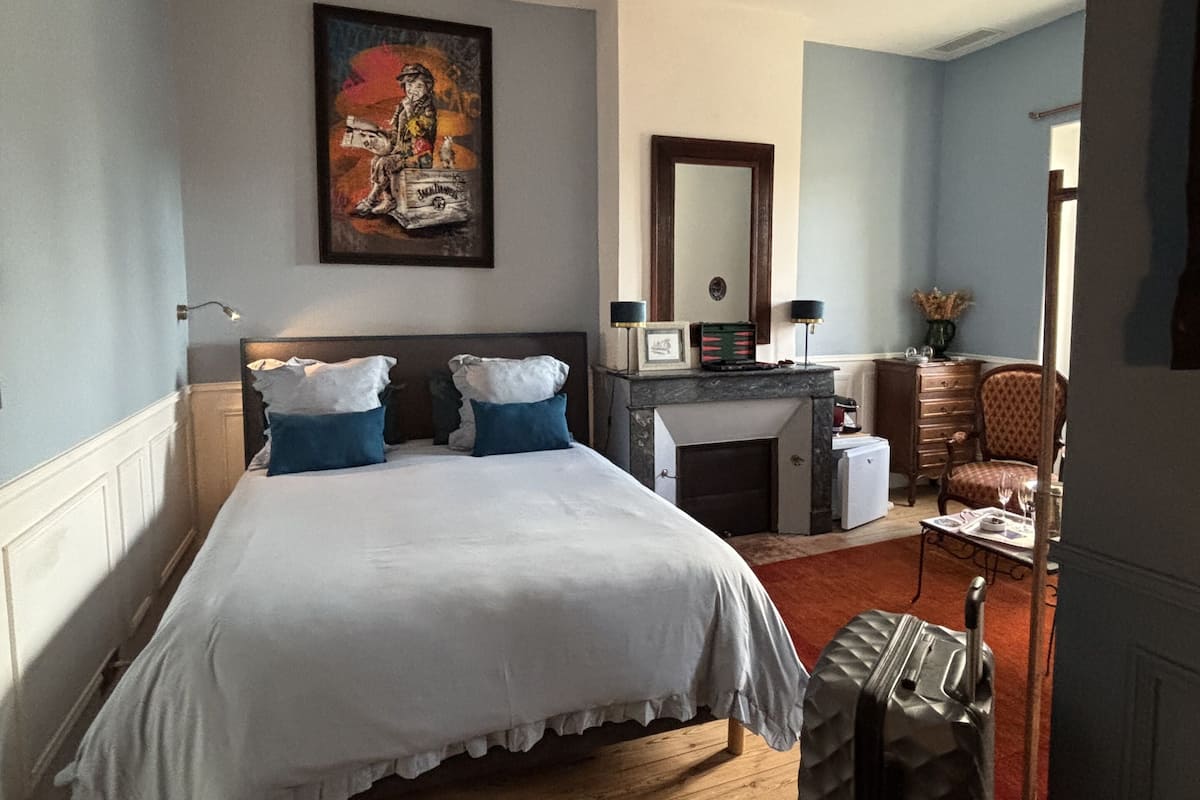 Chambre Double Deluxe, salle de bains privée, vue ville (Chateau Cos Labory) | Literie de qualité supérieure, matelas mémoire de forme