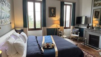 Luxe tweepersoonskamer, uitzicht op rivier (Chateau Tronquoy) | Luxe beddengoed, bedden met traagschuimmatrassen