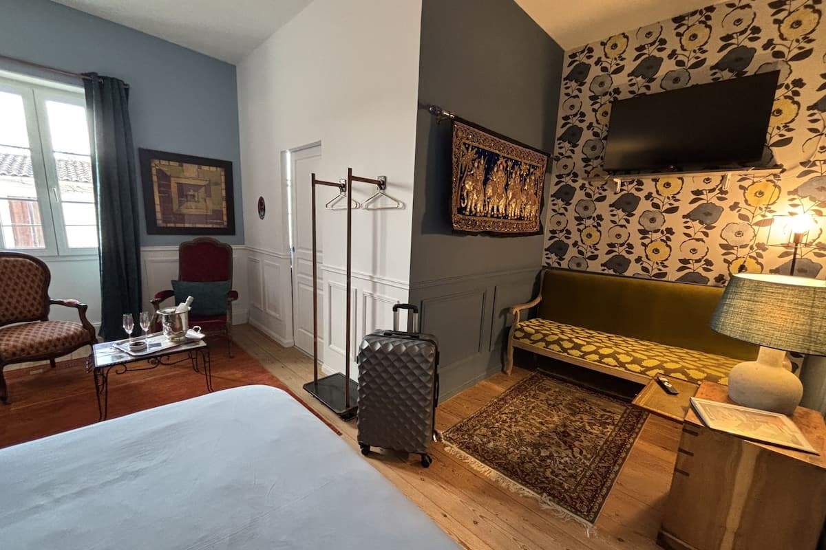 Deluxe Double Room, Private Bathroom, City View (Chateau Cos Labory)