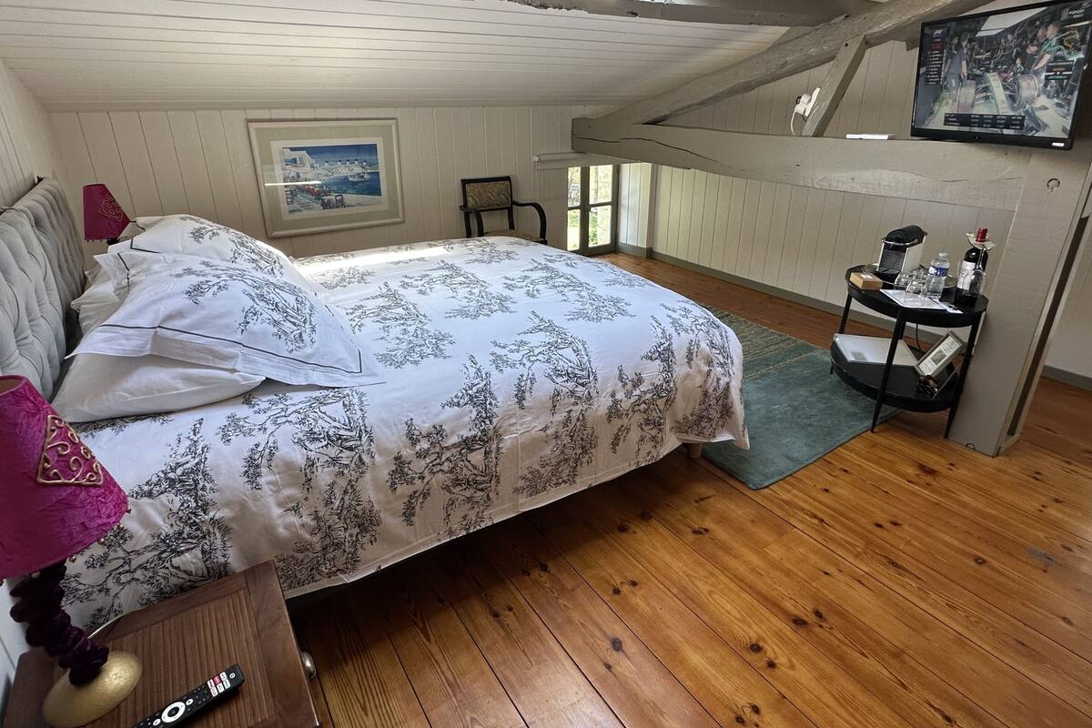 Superior Double Room, Private Bathroom (Canteloup) | Premium bedding, memory foam beds, blackout drapes, soundproofing