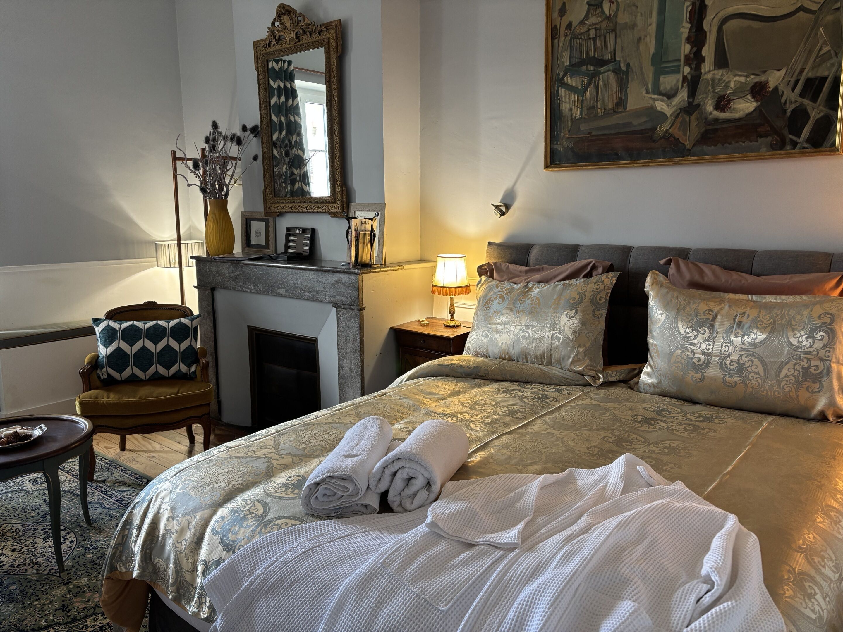 Chambre Deluxe double, salle de bain privée, vue sur la ville (Château HAUT MARBUZET) | Literie de qualité, lit avec matelas en mousse à mémoire, décor unique