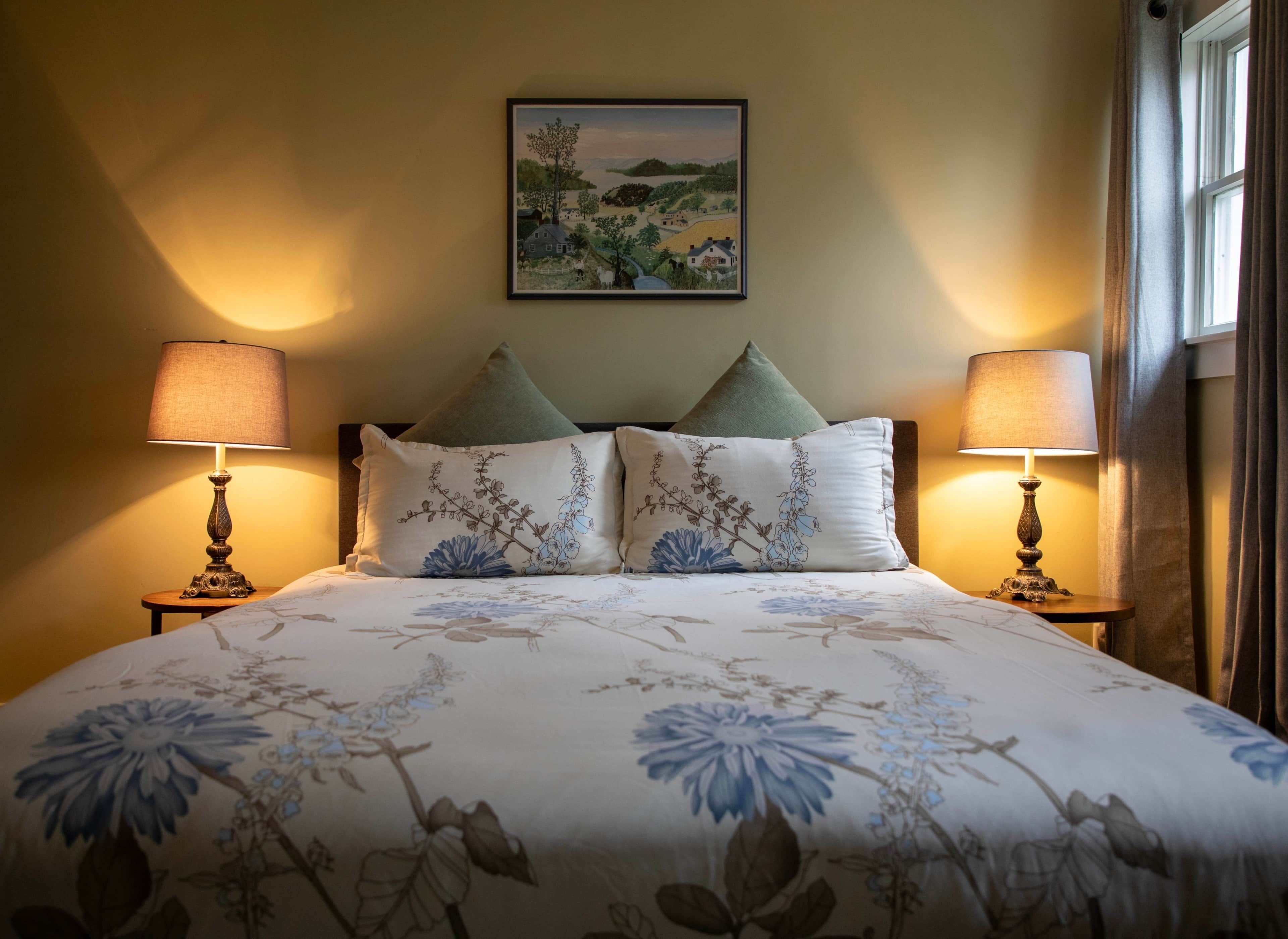 5 bedrooms, iron/ironing board, WiFi, bed sheets