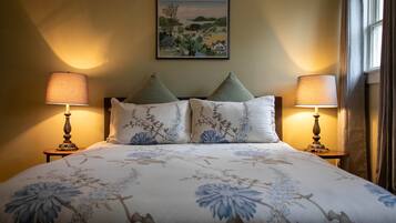 5 bedrooms, iron/ironing board, WiFi, bed sheets