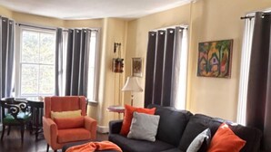 A living room with a sofa, armchairs, a coffee table, and a patterned rug. - Berkshire House Stay: 5BR/5BA (Lee)