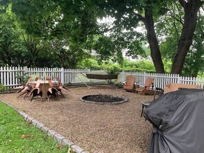 Outdoor dining - Berkshire House Stay: 5BR/5BA (Lee)