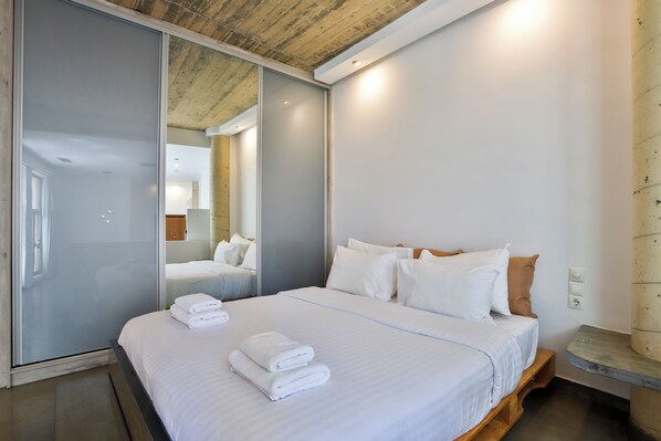 Signature Apartment | Free WiFi, bed sheets